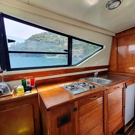 Amalfi Coast Yacht Botel Minori